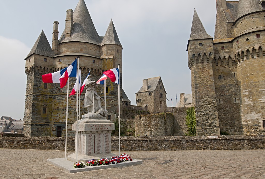 vitre bretagne frankrijk france hdr vilaine vestingstad kerk Notre-Dame olv notre dame chateau kasteel